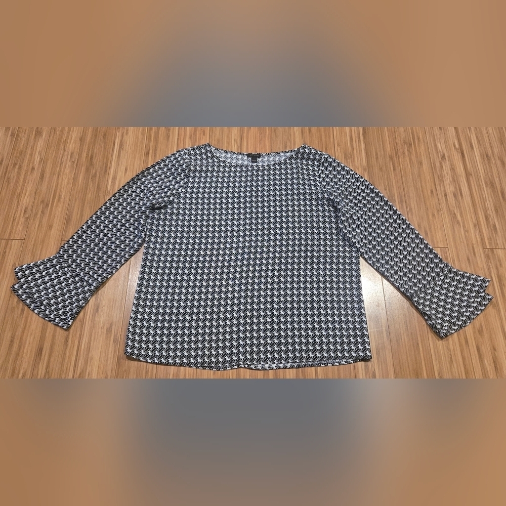 Ann Taylor Black & White Geometric Bell-Sleeve Women's Top
